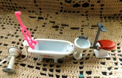 littles bathroom 4 view